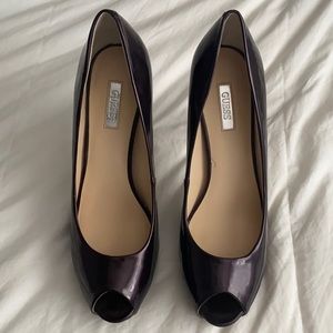 Guess heels color burgundy.